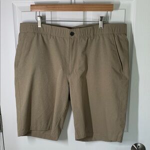 Under Armour tan golf shorts size 40